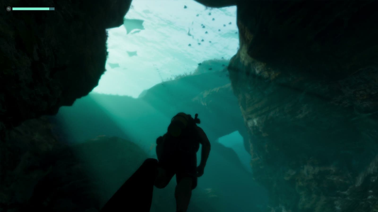 Plongeur dans une cavité sous-marine et jauge O2 en haut à gauche de l’image